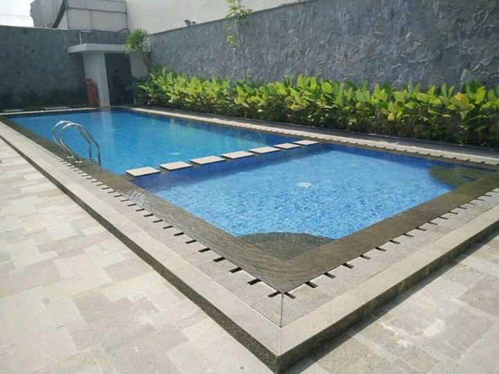 Tahap galian kolam renang